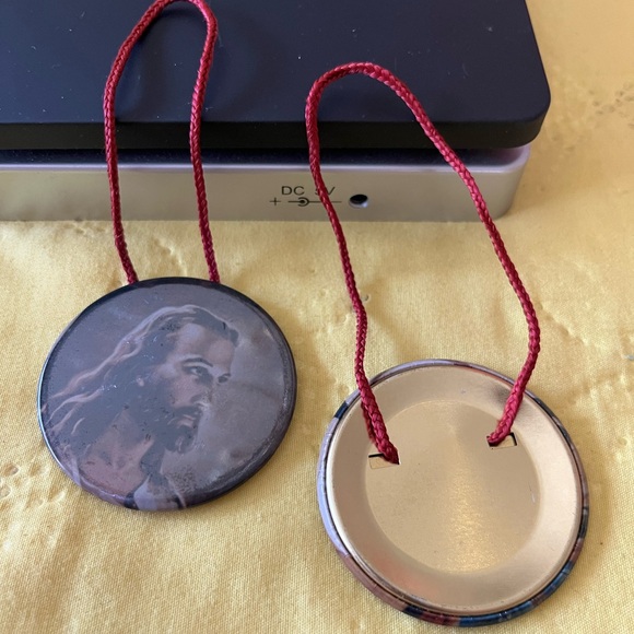 Religious hanging button (2) - Picture 2 of 3